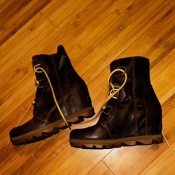 Sorel boots - Picture 4 of 9
